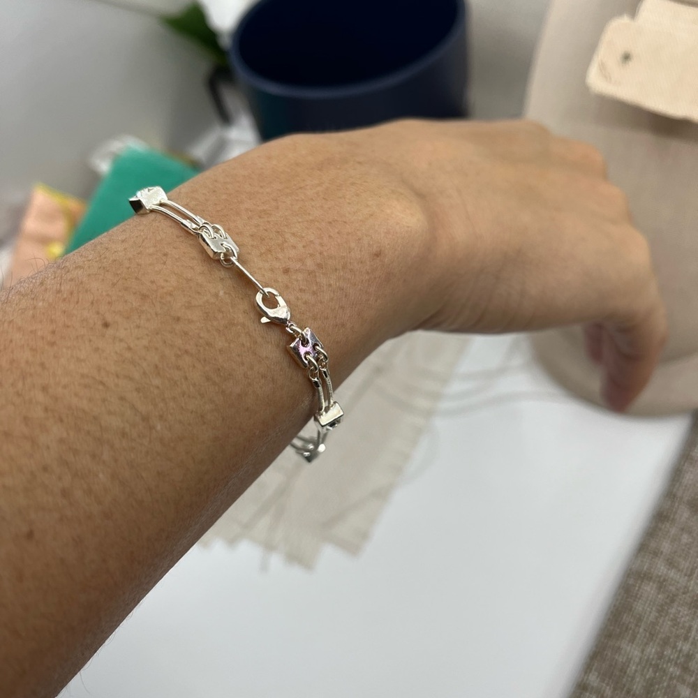 ✨ Vintage Silver-Tone Double-Strand Bracelet with CZ and Faux Pearls - Picture 5 of 12